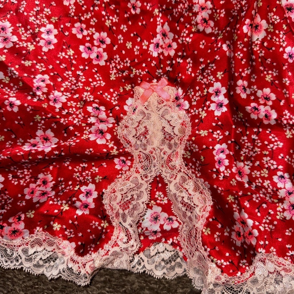 Floral Lace Trim Victoria Secret Slip - Picture 2 of 7